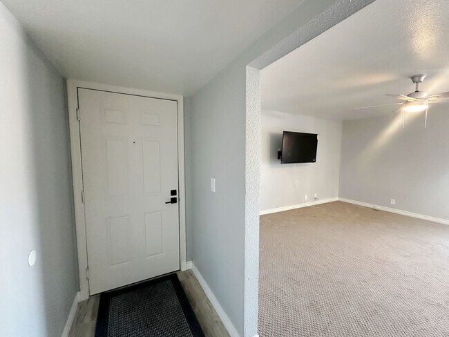 Building Photo - 2 BEDROOM 2 BATH FULLY REMODELED CONDO IN GUARD GATED COMMUNITY