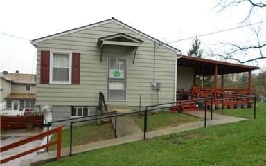 Building Photo - 496 Williams St