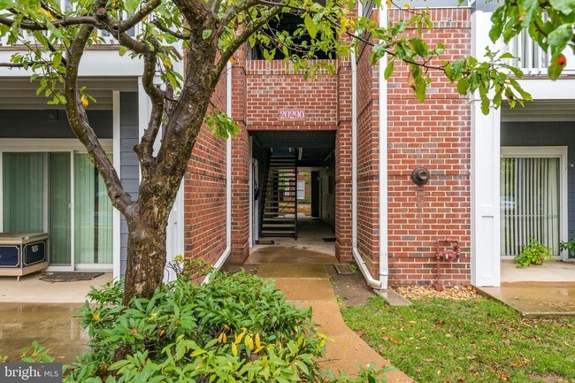 Building Photo - 20290 Beechwood Terrace
