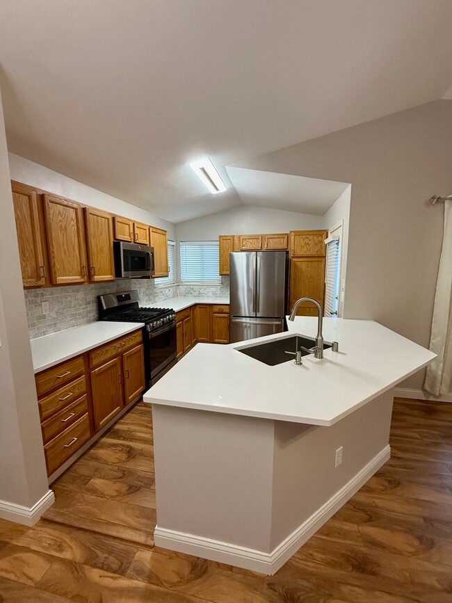 Building Photo - 8929 Meadow Park Cir