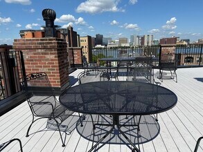 Building Photo - 259 Beacon St