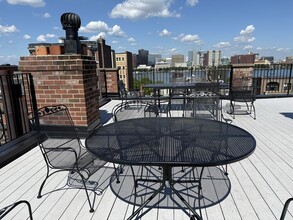 Building Photo - 259 Beacon St