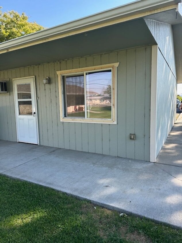 Building Photo - 4413 Circle Pl NE