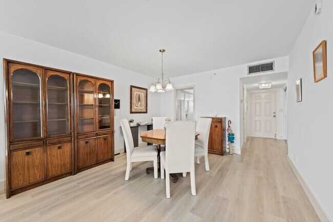 Building Photo - 3300 S Ocean Blvd