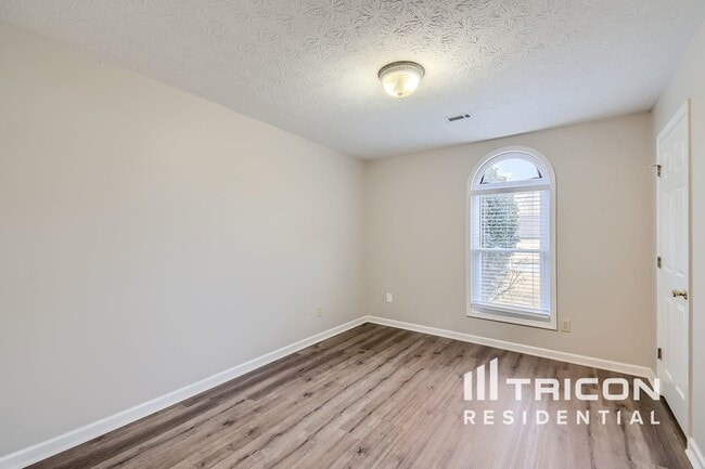 Building Photo - 280 Cornwallis Way