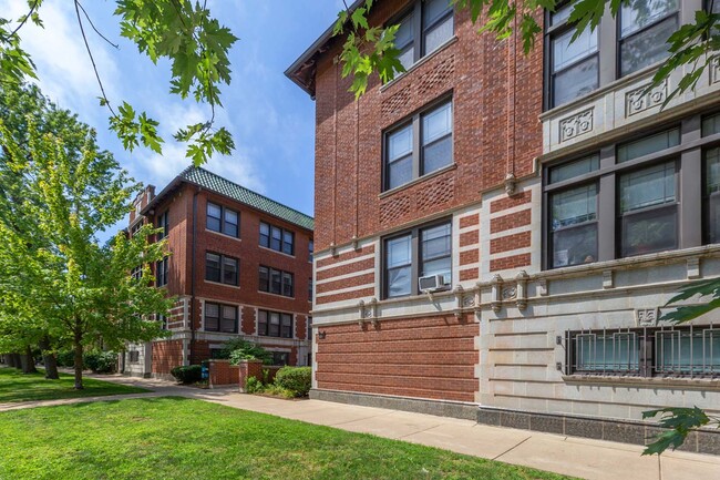 Building Exterior - 5326-5336 S. Greenwood Avenue