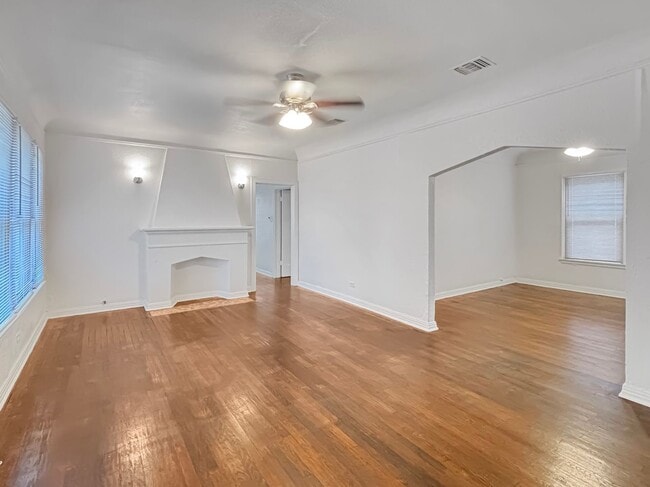 Building Photo - Charming Historic Home in Los Angeles Heig...