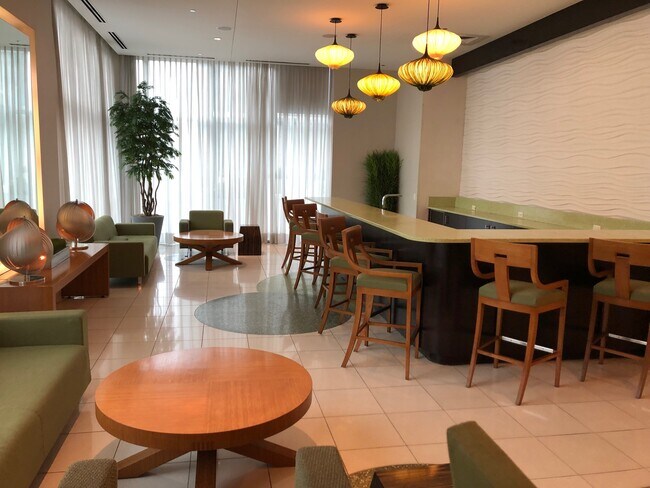 Building Photo - 125 S Green St