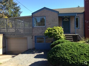 Building Photo - 605 N 125th St