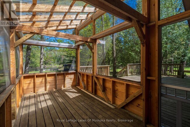 Photo du bâtiment - 1213 Sherwood Forest Rd