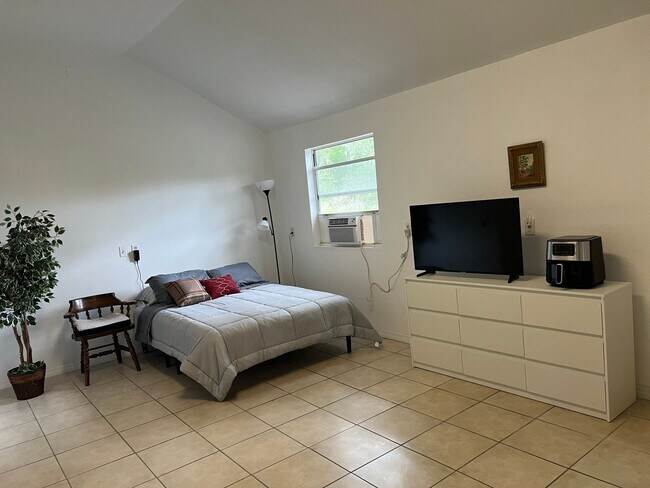 Foto del edificio - 2540 Greenwood Dr