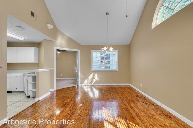 Foto del edificio - 590 Bloomington Ct