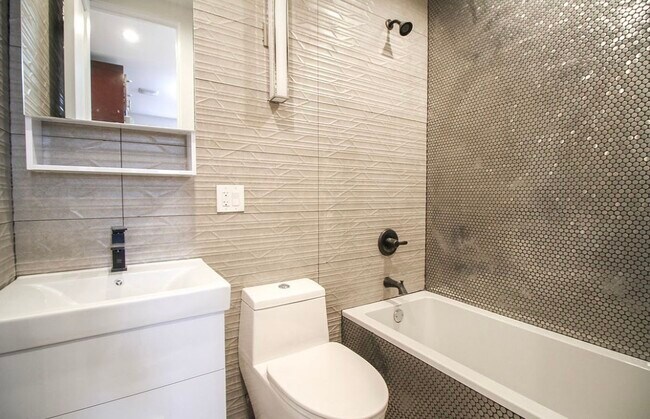 Foto del edificio - 6702 60th St