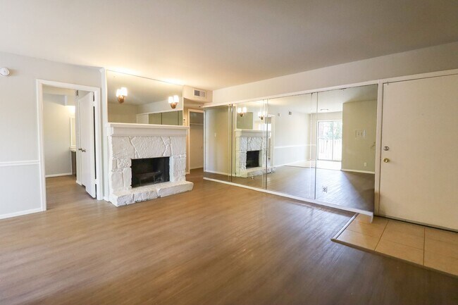 Building Photo - 2 Bed | 2 Bath in Central Tulsa!