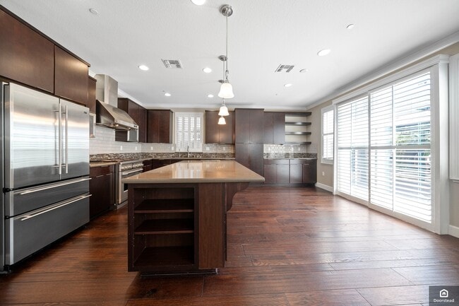 Building Photo - 6101 Sunstone Dr