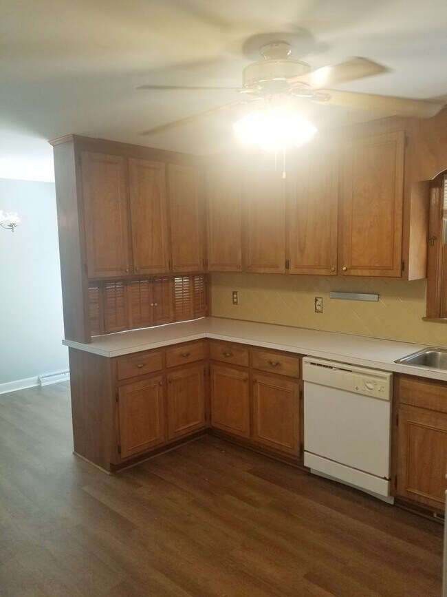 Foto del edificio - Newly Renovated Brick 4 Bedroom House in t...
