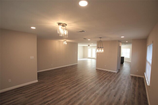 Building Photo - 1109 Del Roy Dr