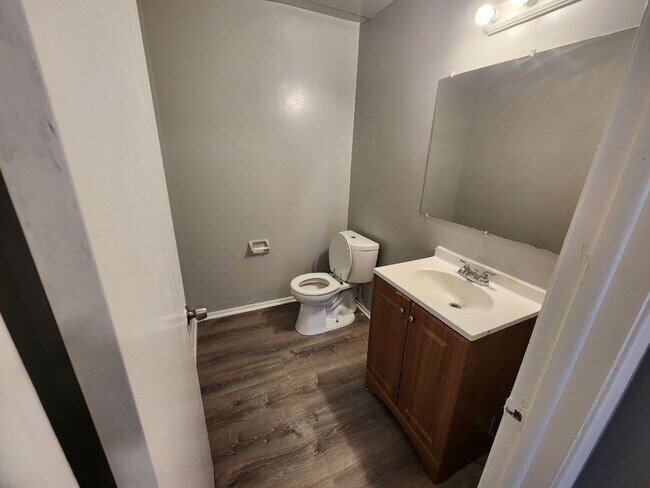 Foto del edificio - 6470-6472 N 107th St
