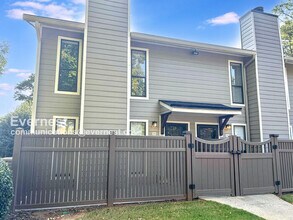 Building Photo - 201 Park Ridge Cir