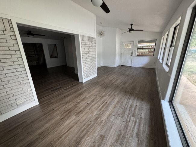 Building Photo - 2820 Sunnybrook Ln