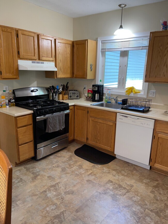 Eat-in Kitchen - 23 Pinehurst Ave