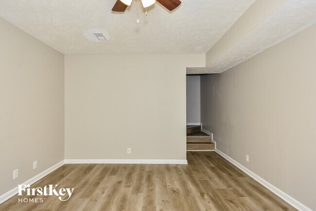 Building Photo - 2015 Penmar Dr
