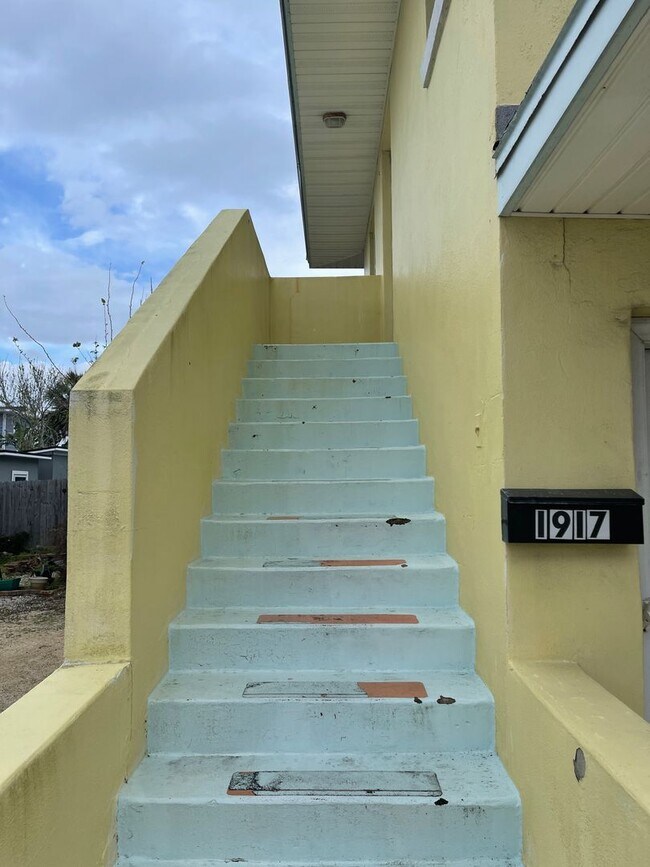 Foto del edificio - Steps to the beach!