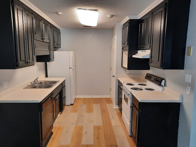 Building Photo - 3201 Tyndall Dr