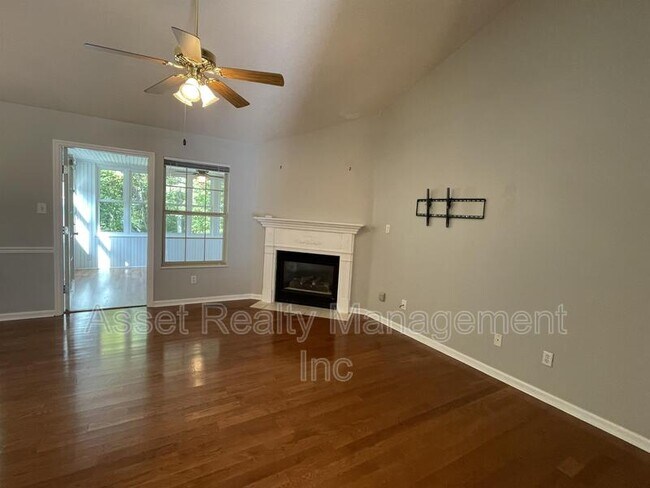 Foto del edificio - 3009 Ginnbrooke Ln