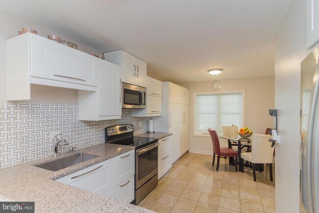 Foto del edificio - 7628 Westlake Terrace