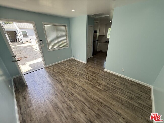 Foto del edificio - 7512 Jamieson Ave