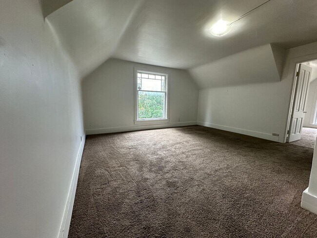 Building Photo - 1326 1st Ave N