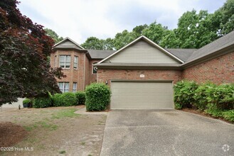 Building Photo - 1113 Devonshire Dr