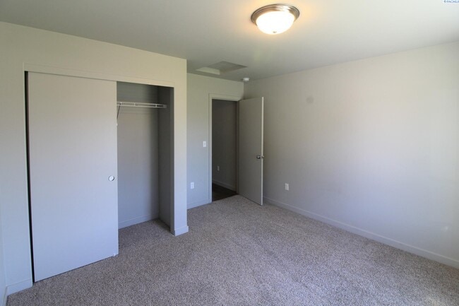 Building Photo - 3 bed, 2 bath townhome in Pasco