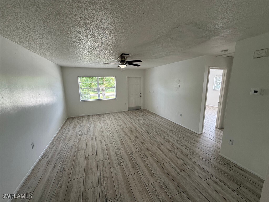 Foto principal - 3085 Barrett Ave
