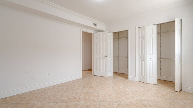 Photo - 2953 SW 23rd St (Miami, FL) Apartment