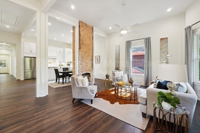 Photo - 738 Highland Ave NE House