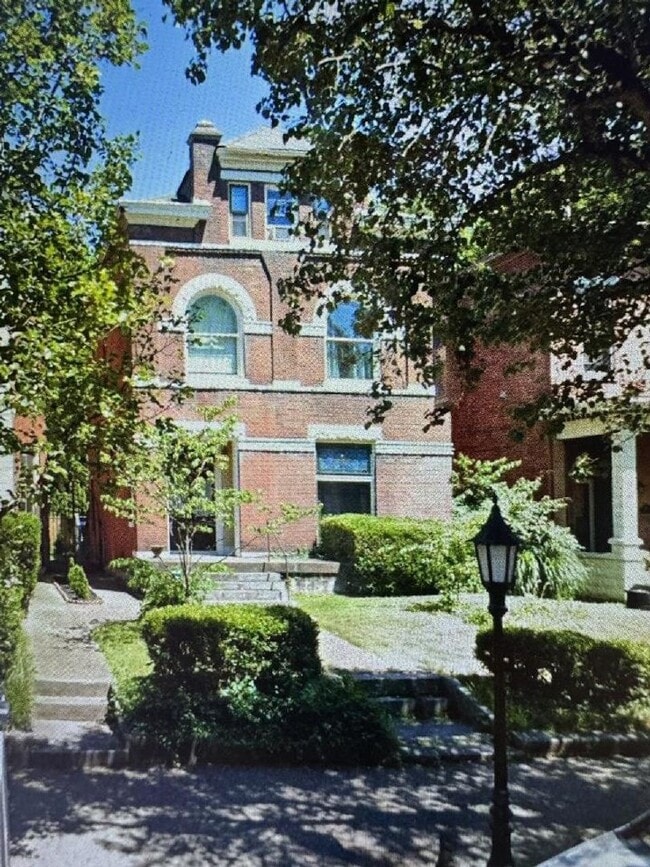 Building Photo - 1327 S 2nd St