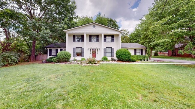 **RENOVATED COLONIAL ON OVER AN ACRE ZONED FOR WILLIAMSON COUNTY BRENTWOOD SCHOOLS** - **RENOVATED COLONIAL ON OVER AN ACRE ZONED FOR WILLIAMSON COUNTY BRENTWOOD SCHOOLS** House