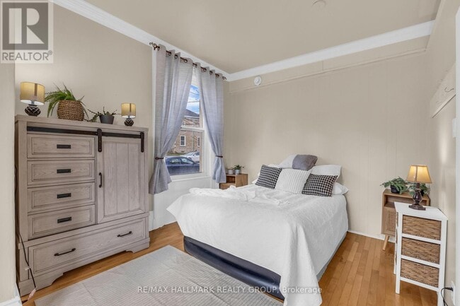 Building Photo - 15 Elmsley St N