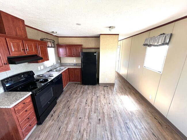 Foto del edificio - Pet Friendly 3 Bed 2 Bath Trailer with Air...