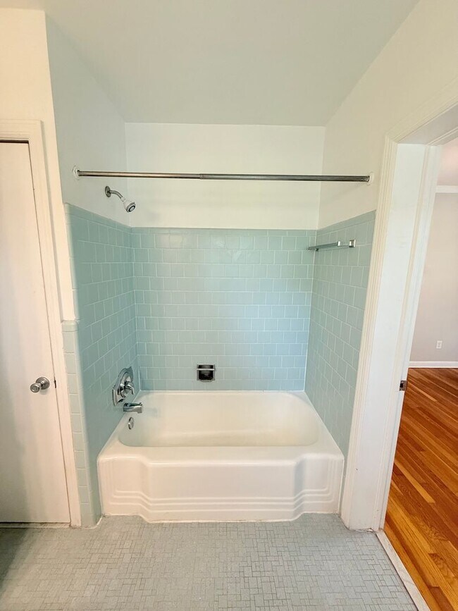Foto del edificio - Quaint Upstairs 2 Bedroom