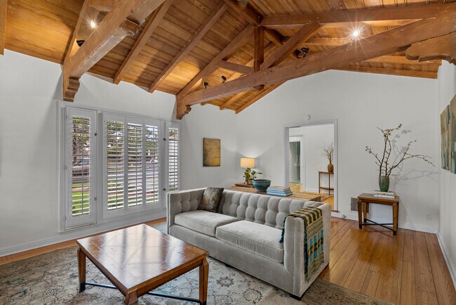 Living room looking back out to entry. - 1652 Pandora Ave