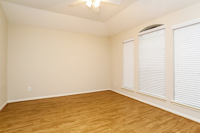 Building Photo - 18714 Timber Spring Dr