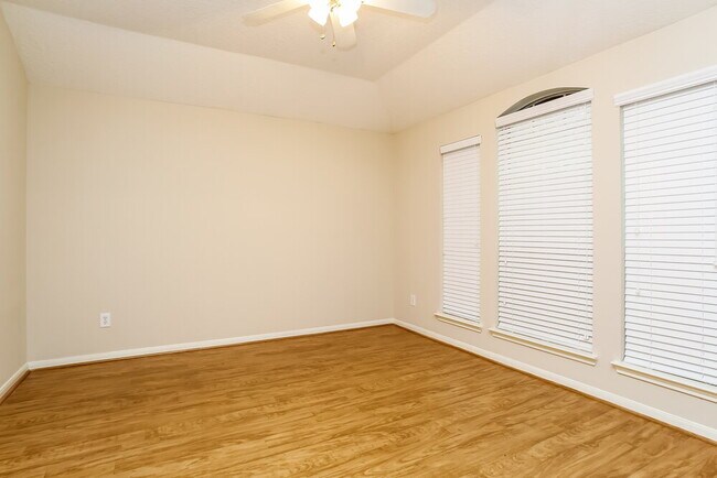 Foto del edificio - 18714 Timber Spring Dr