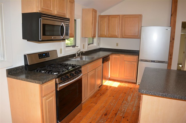 Foto del edificio - 390 Bradford Rd