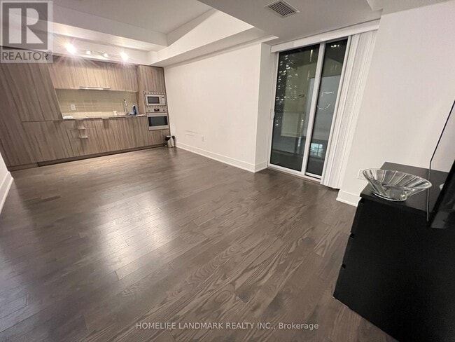 Building Photo - 955 Bay St.