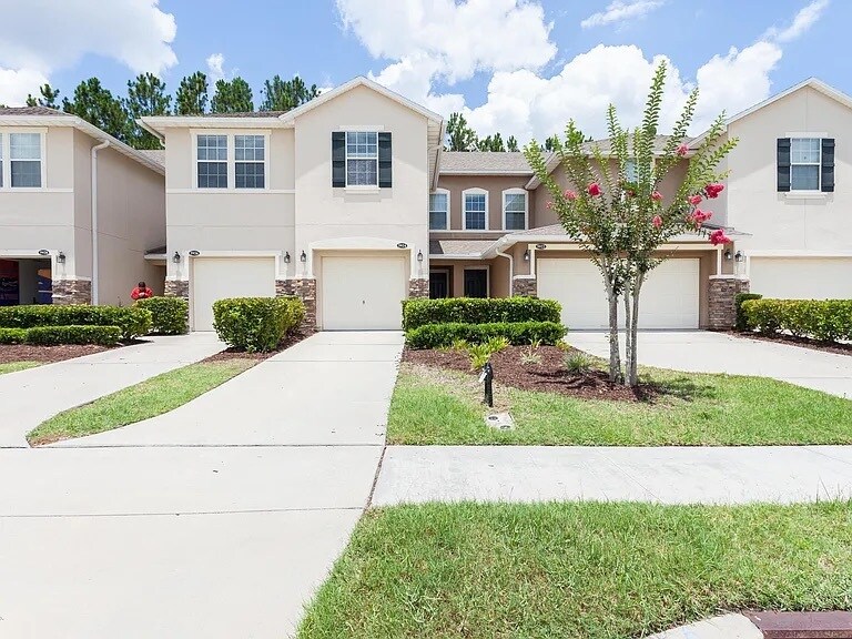 Foto principal - 5924 Bartram Village Dr