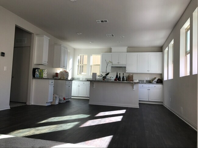 Foto del edificio - 14111 W Birch Ln