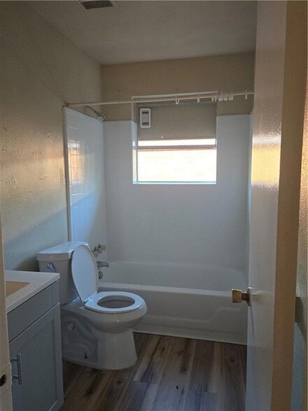 Foto del edificio - 2102 Euclid St